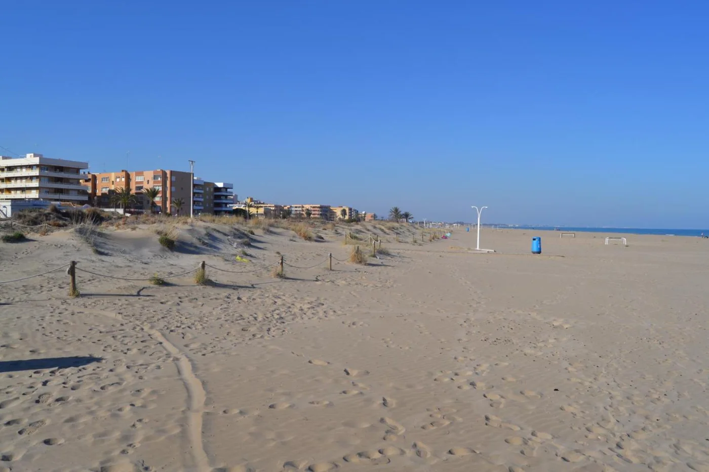 Arena y mar en Canet